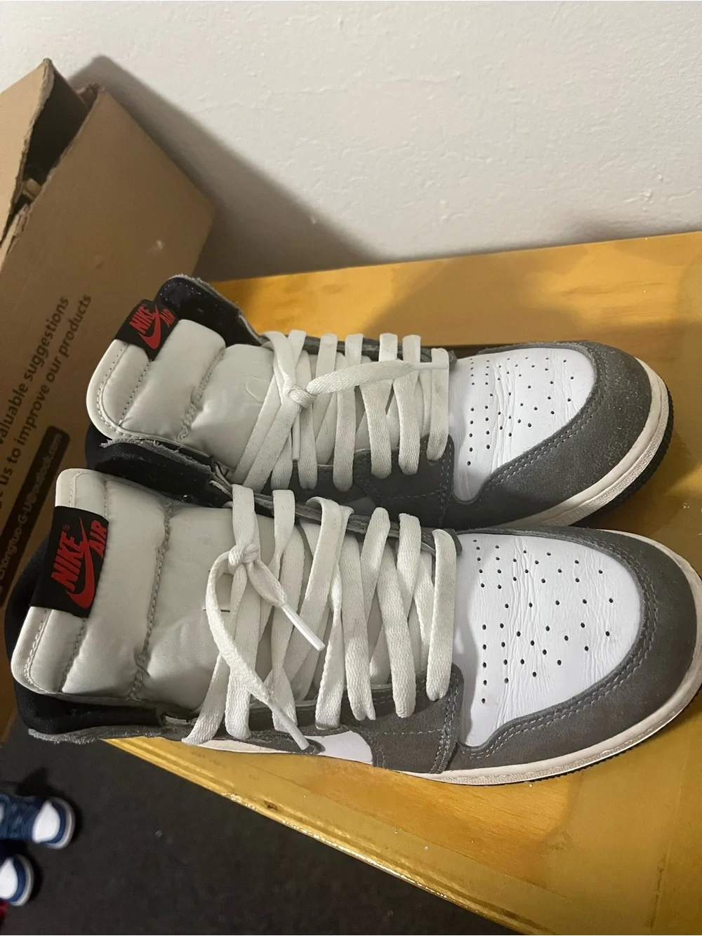 Nike Air Jordan 1 Mid - White & Gray Suede
